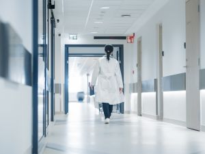 ممرضة تفتعل حريقًا في غرف رعاية "مستشفى حلوان"