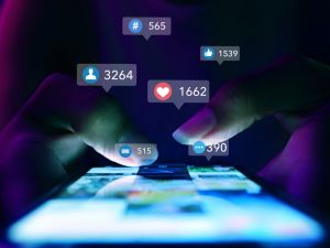 إسرائيل تدفع 6,100–7,300 دولار لكل منشور لمؤثرين على منصات التواصل إسرائيل تدفع 6,100–7,300 دولار لكل منشور لمؤثرين على منصات التواصل