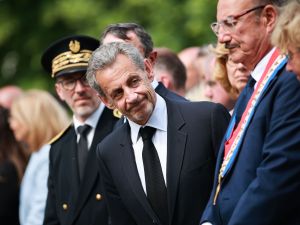 ساركوزي يبدأ اليوم تنفيذ عقوبة السجن 5 سنوات