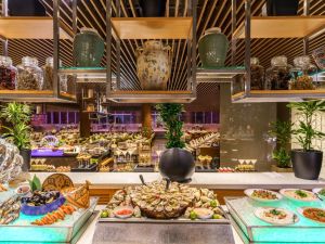 ريكسوس بريميوم دبي يعلن عن عرض الإقامة والعشاء الجديد 