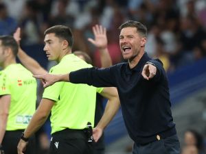 ريال مدريد يحذر ألونسو: لا تدخل في صراع مع فينيسيوس