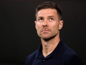 ريال مدريد يجدد ثقته في تشابي ألونسو رغم تراجع الأداء