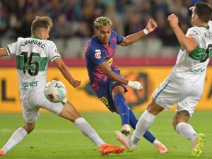 سبب لا يصدق يجبر نادي إلتشي على المبيت في برشلونة