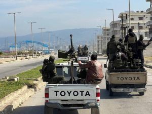 وصول المتهمين بانتهاكات الساحل السوري إلى قصر العدلي بحلب