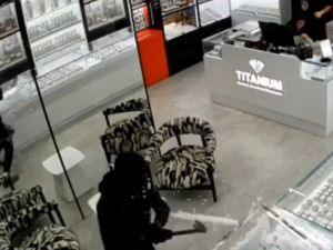 إحباط محاولة سرقة محل مجوهرات في إسرائيل باستخدام "الدخان الأبيض"