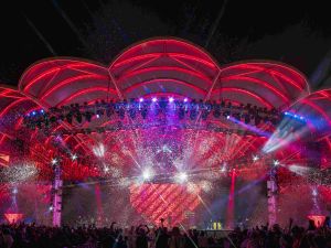 القرية العالمية ترفع إيقاع الحماس مع حفل "كي-لاود" على المسرح الرئيسي