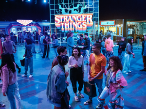 جزيرة ياس تطلق اليوم تجربة “Stranger Things: The Experience” لتأخذ الزوار إلى عالم المسلسل الأشهر عالميًا للمرة الأولى في المنطقة