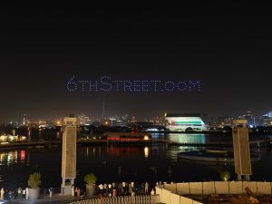 دبي تستضيف واحدة من أكبر عروض الطائرات المسيّرة في عالم الموضة من 6thStreet.com