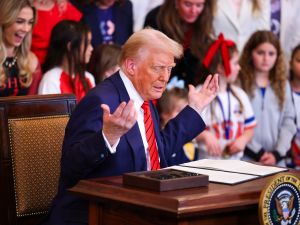 حفلاً فاخرًا على طراز العشرينات الصاخبة