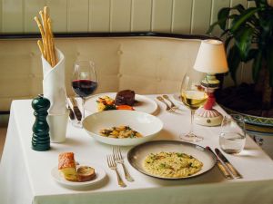 عودة قائمة الكمأة البيضاء الموسمية إلى كافيه ميلانو في فندق فورسيزونز أبوظبي 