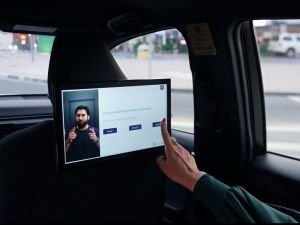 بنك الإمارات دبي الوطني يرسي معياراً جديداً في التوعية بمخاطر الاحتيال من خلال حملة تفاعلية داخل سيارات الأجرة ‎