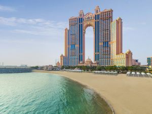 ريكسوس مارينا أبوظبي يقدّم عروض إقامة عائلية مميزة احتفالاً باليوم الوطني الإماراتي 