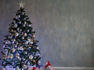 ما هي أشهر أنواع الزينة لشجرة الكريسماس؟