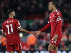 فيرجيل فان دايك يكسر الصمت حول أزمة صلاح