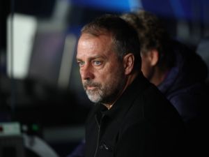 فليك يقترب من البقاء مع برشلونة حتى 2028