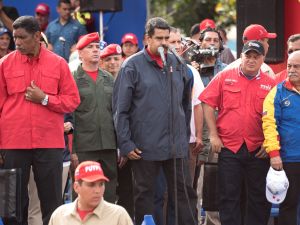 مادورو يقسم الولاء المطلق للشعب الفنزويلي