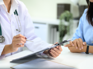 إطلاق الجامعة الأمريكية بالقاهرة برنامجاً تدريباً في القيادة وإدارة الأعمال لطلاب كلية الطب بجامعة عين شمس 