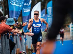 نخبة بطلات الأولمبياد يتنافسن في أول كأس عالم للترايثلون للسيدات في دبي