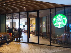 ستاربكس تدفع 35 مليون دولار لعمالها في نيويورك لتسوية دعاوى "العمل غير العادل"