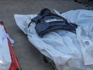 عدد الصحفيين الفلسطينيين القتلى في غزة يصل إلى 257 (الأناضول)