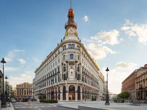 فندق فورسيزونز مدريد يوفر تجربة مقصورة خاصة لمشاهدة المباريات في ملعب لوس بلانكوس لضيوف الأجنحة 