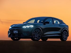 طرح سيارة فورد موستانج ماك-إي "جي تي" الكهربائية في الإمارات