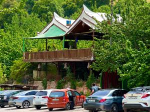 مطعم توت بارادايس.. ملاذ المشاوي وسط أحضان الطبيعة في السلط