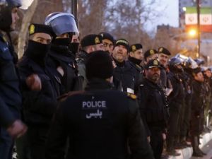 قمع شرطة إيرانية