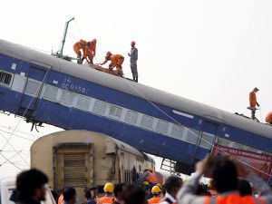 10 Indian soldiers killed as army vehicle plunges into gorge