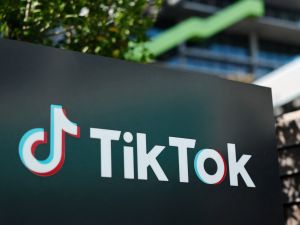TikTok uninstalls jump 150% in US following Larry Ellison takeover 