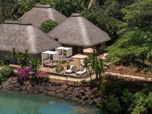 منتجع فورسيزونز موريشيوس أناهيتا: موطنٌ جديد للرفاهية فوق مياه المحيط 