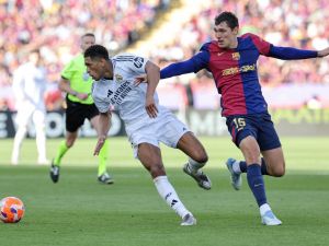 قرار رسمي من الليغا يمنح برشلونة هامشًا ماليًا لتعزيز صفوفه