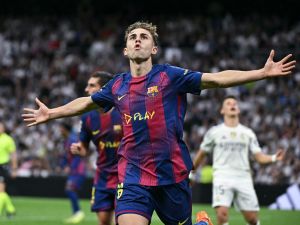 برشلونة يحصّن نجمه فيرمين لوبيز بعقد حتى 2031