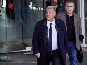 لابورتا: تفاجأنا بقرار درو بعد اتفاق مسبق مع برشلونة