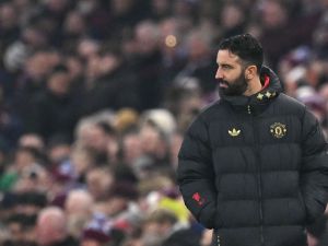 يونايتد يخطط لصفقة كبرى في عالم التدريب بعد رحيل أموريم