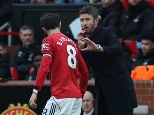 روني: كاريك أعطى جماهير يونايتد لمحة من عصر فيرغسون