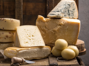 فندق راديسون بلو ديرة على خور دبي يستضيف "معرض دبي الدولي للجبن"، الذي يتضمن محاولة لتحطيم الرقم القياسي العالمي في موسوعة غينيس للأرقام القياسية™