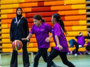 مؤسسة قطر تعزز برنامج "رسم الدروب"، التابع لها، بإضافة كرة السلة إلى عرضه الرياضي