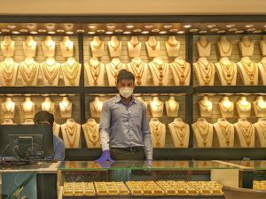 الذهب يتراجع وسط عمليات لجني الأرباح بعد اجتيازه مستوى 4600 دولار