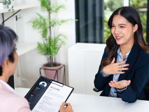 وسط تباطؤ قطاعي التصنيع والبناء وضعف توظيف الشباب