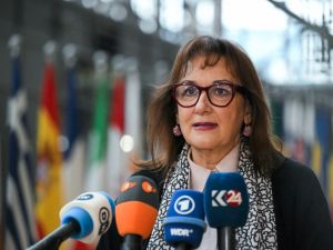 مفوضة الاتحاد الأوروبي لشؤون المتوسط دوبرافكا شويتسا تتحدث إلى الصحافة خلال اجتماع مجلس الشؤون الخارجية في مقر الاتحاد الأوروبي في بروكسل، بتاريخ 20 نوفمبر 2025. (تصوير: نيكولاس توكات / وكالة الصحافة الفرنسية)