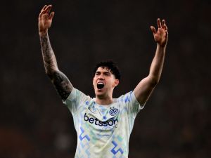 باستوني على رأس أولويات برشلونة في سوق الانتقالات