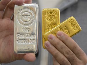 Gold and silver at a crossroads as US-Iran talks raise hopes and fears