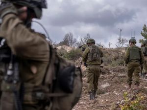 إصابة ضابط وجندي إسرائيلي