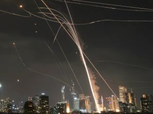 رشقة صاروخية تجاه إسرائيل