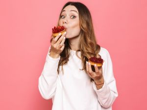 تفسير رؤية تناول الكيك في المنام للعزباء