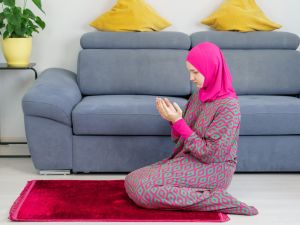 كيفية صلاة عيد الفطر للمرأة في البيت بالتفصيل