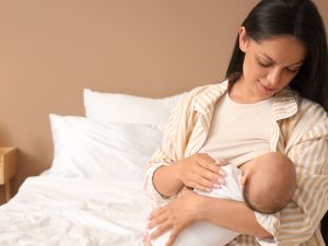 هل الصيام آمن للمرأة المرضعة؟