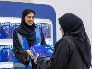 مجموعة اينوك توزع 1350 صندوقاً من التمور على العائلات الإماراتية بالتعاون مع هيئة تنمية المجتمع