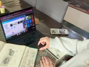 كيف يواصل طلاب أكاديمية العوسج التابعة لمؤسسة قطر التعلم من منازلهم